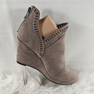 CL by Laundry  Suede Stud Booties women size 9M